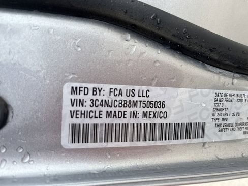 Used 2021 Jeep Compass Latitude FWD image 5