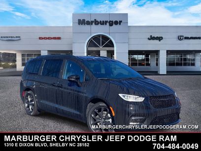 New 2026 Chrysler Pacifica Select