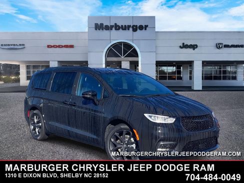 New 2026 Chrysler Pacifica Select w/ S Appearance Package FWD image 1