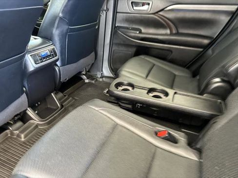 Certified 2017 Toyota Highlander Limited image 11
