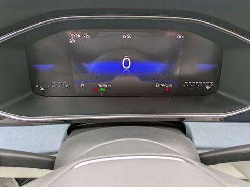 Certified 2025 Volkswagen Jetta SE FWD image 30