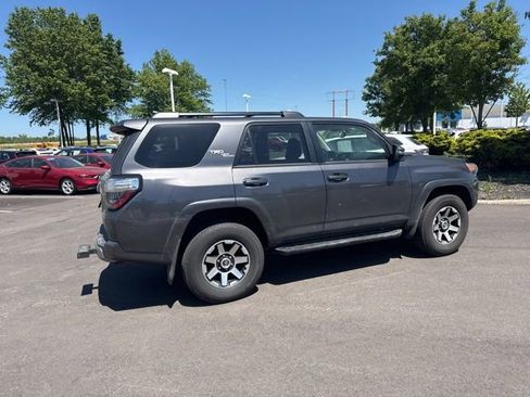 Used 2019 Toyota 4Runner TRD Off-Road Premium AWD/4WD image 11