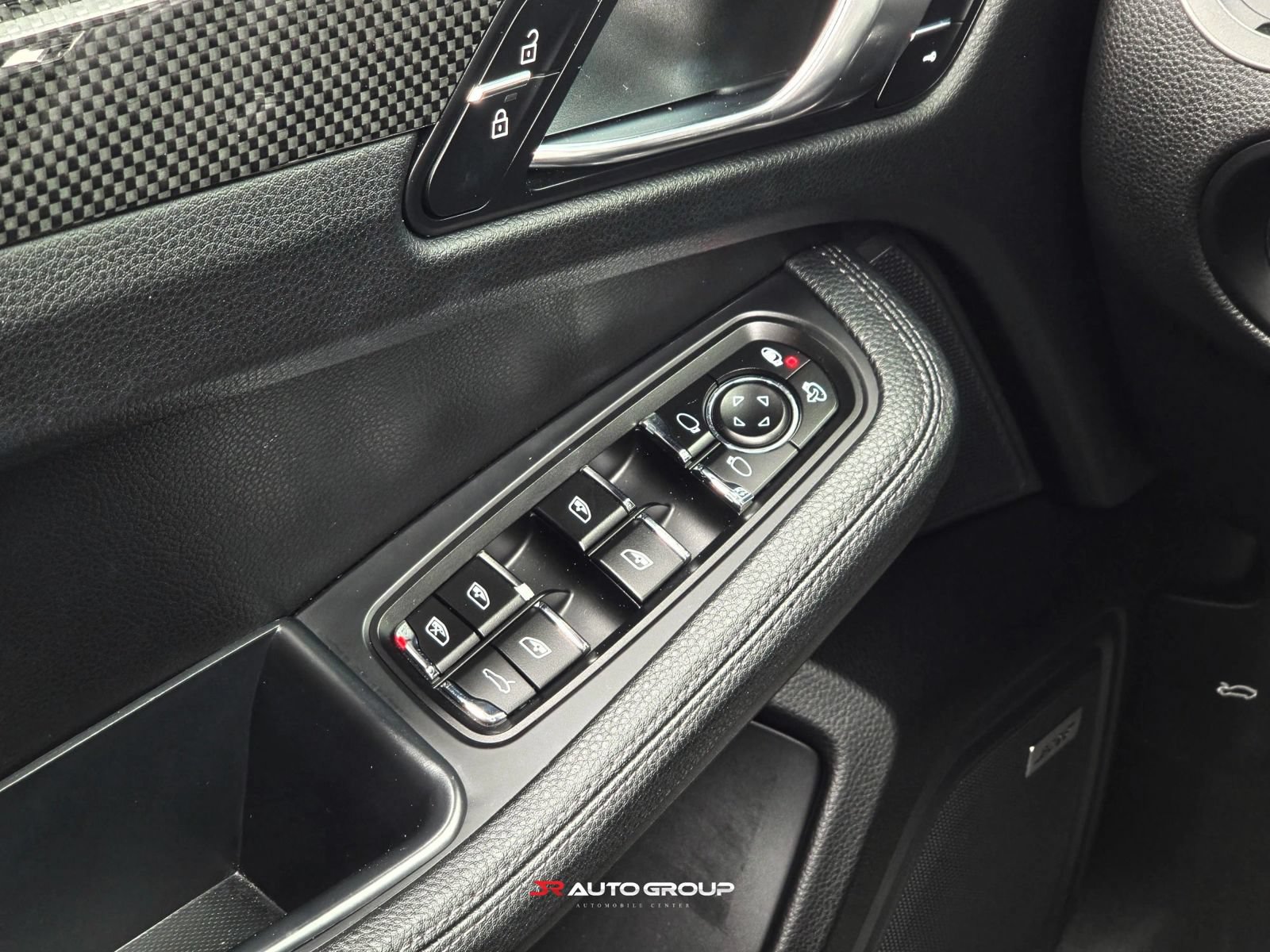 Used 2020 Porsche Macan S AWD/4WD image 43