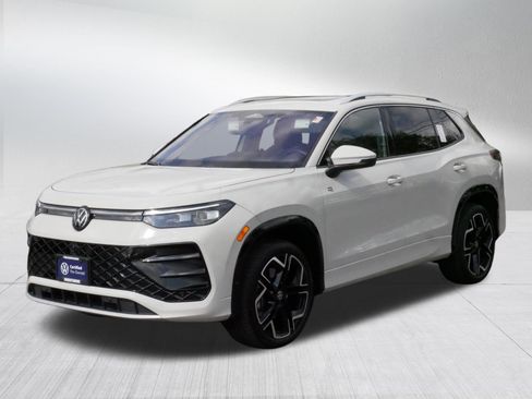 Certified 2025 Volkswagen Tiguan SEL R-Line AWD/4WD image 3