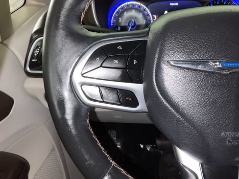 Used 2018 Chrysler Pacifica Touring-L Plus FWD image 24