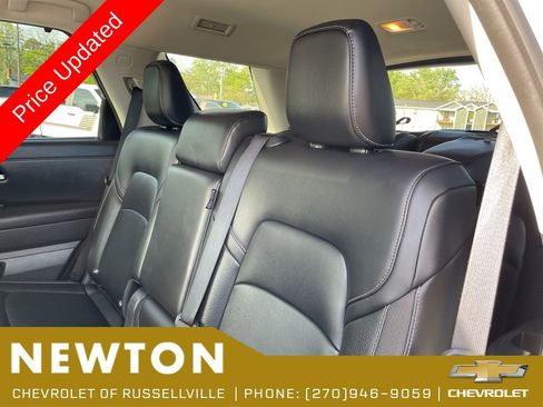 Used 2025 Nissan Pathfinder SL AWD/4WD image 44