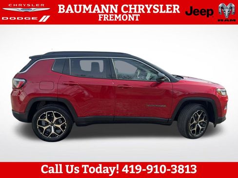 Used 2025 Jeep Compass Limited AWD/4WD image 4