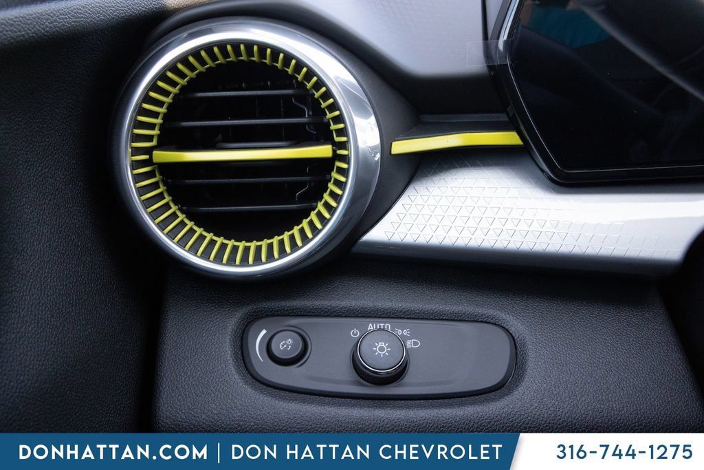 New 2026 Chevrolet Trax LT w/ Driver Confidence Package FWD image 12
