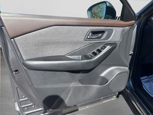 Used 2023 Nissan Rogue S image 22