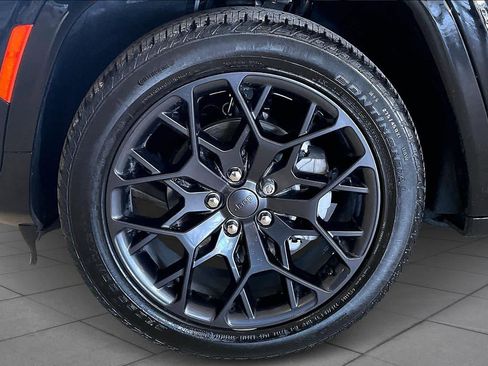 Used 2025 Jeep Grand Cherokee Summit image 10