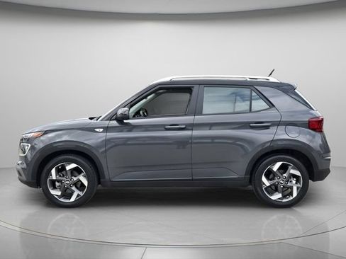 Used 2023 Hyundai Venue Limited w/ Cargo Package FWD image 3