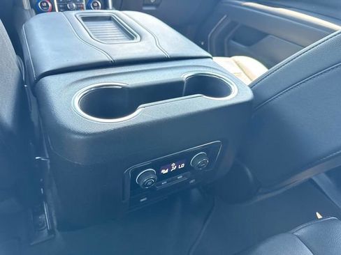 Used 2024 Chevrolet Suburban LT AWD/4WD image 18