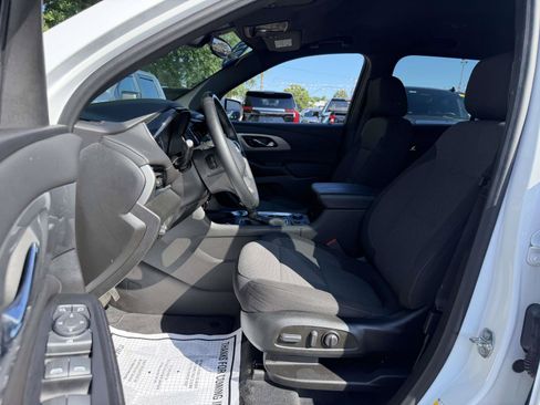Certified 2023 Chevrolet Traverse LT AWD/4WD image 9