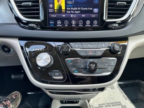 Used 2020 Chrysler Pacifica Touring-L Plus FWD image 34