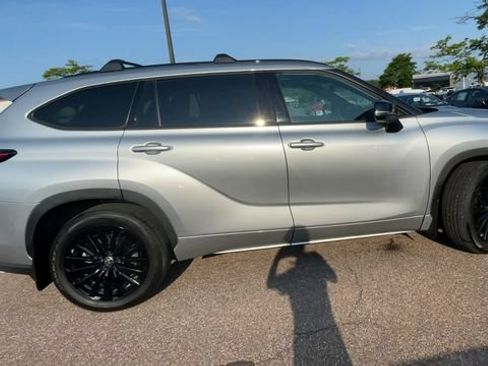 Used 2023 Toyota Highlander XSE AWD/4WD image 9