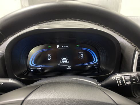 Used 2023 Hyundai Venue Limited image 31