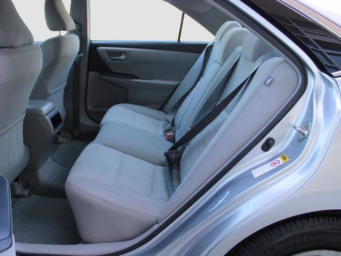 Used 2017 Toyota Camry LE FWD image 29