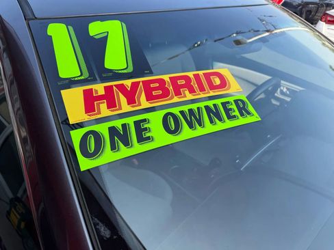 Used 2017 Toyota Camry SE image 6