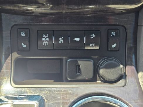 Used 2017 Buick Enclave Premium w/ Experience Buick Package FWD image 31