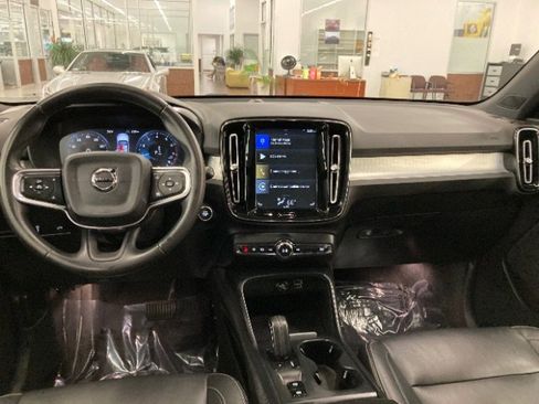 Used 2019 Volvo XC40 T5 Momentum image 18