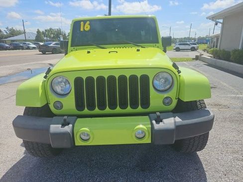 Used 2016 Jeep Wrangler Unlimited Sahara w/ Connectivity Group AWD/4WD image 2
