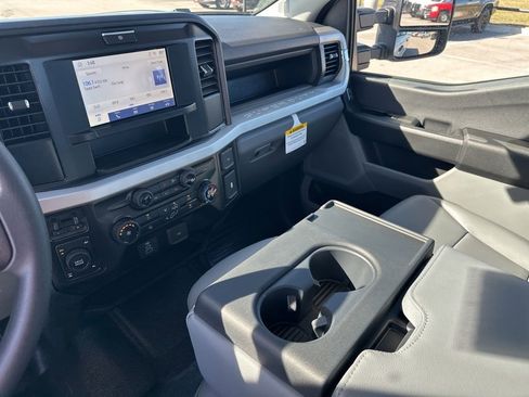 New 2026 Ford F250 XL w/ XL Chrome Package image 32