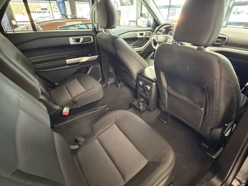 Used 2023 Ford Explorer XLT AWD/4WD image 16