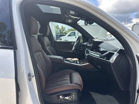 Used 2025 BMW X5 xDrive40i w/ M Sport Package AWD/4WD image 28