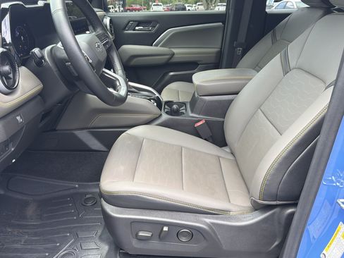 Used 2025 Chevrolet Colorado ZR2 w/ Technology Package AWD/4WD image 9