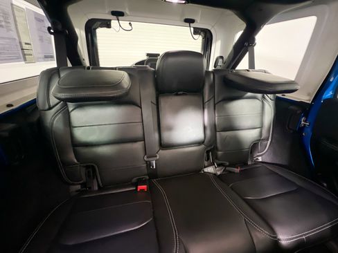 Used 2022 Jeep Wrangler Unlimited Sahara w/ Cold Weather Group AWD/4WD image 33