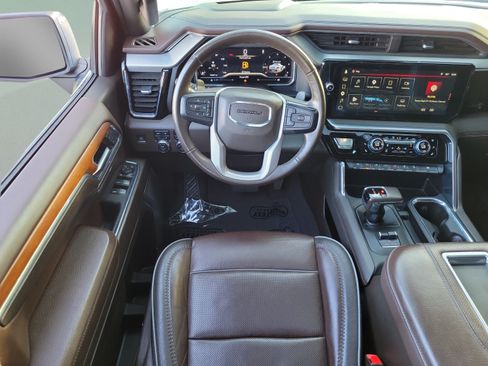Used 2022 GMC Sierra 1500 Denali w/ Denali Reserve Package AWD/4WD image 9