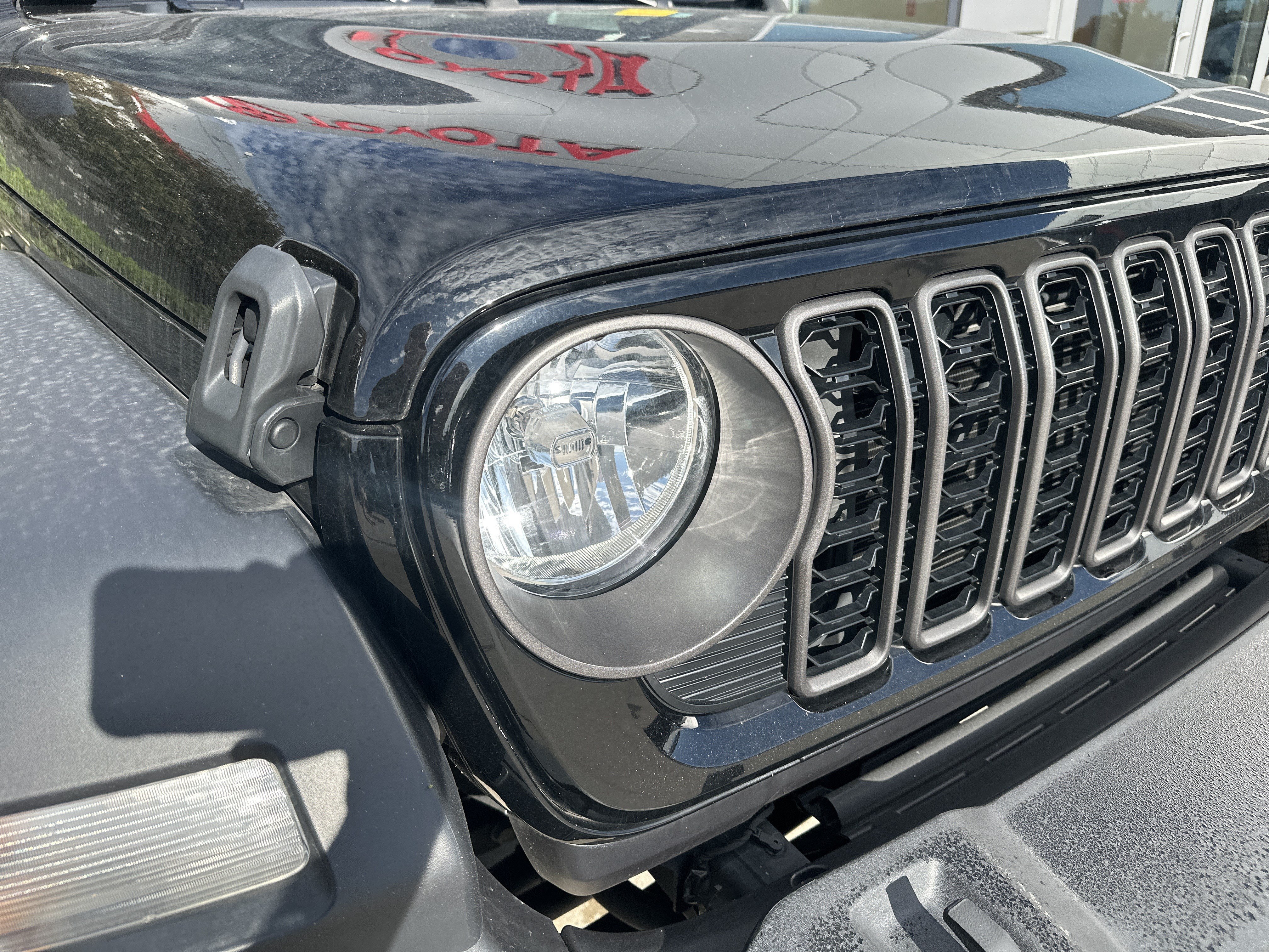 Used 2024 Jeep Wrangler Unlimited Sport AWD/4WD image 11