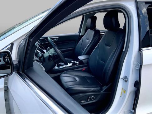 Used 2016 Ford Edge Titanium w/ Equipment Group 301A FWD image 8