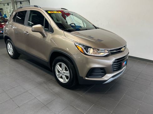 Used 2018 Chevrolet Trax LT w/ Driver Confidence Package AWD/4WD image 2