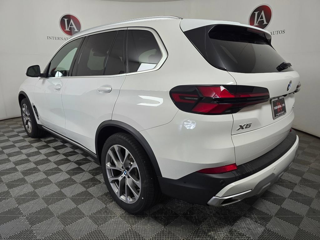 Used 2024 BMW X5 xDrive40i w/ Parking Assistance Package AWD/4WD image 7