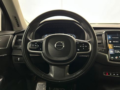 Used 2020 Volvo XC90 T6 Momentum image 12