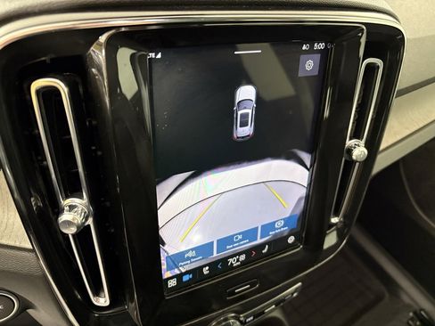 Used 2024 Volvo XC40 B5 Core image 27