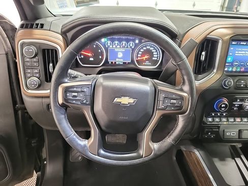 Used 2022 Chevrolet Silverado 2500 High Country w/ Technology Package AWD/4WD image 10