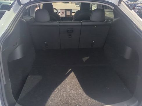 Used 2022 Tesla Model Y Long Range image 12