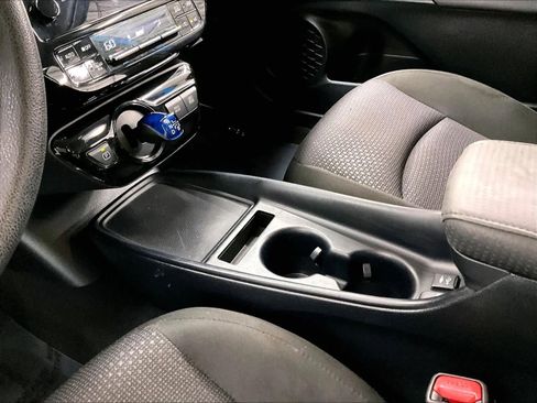Used 2019 Toyota Prius LE image 19