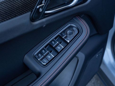 Certified 2025 Porsche Macan Turbo image 21