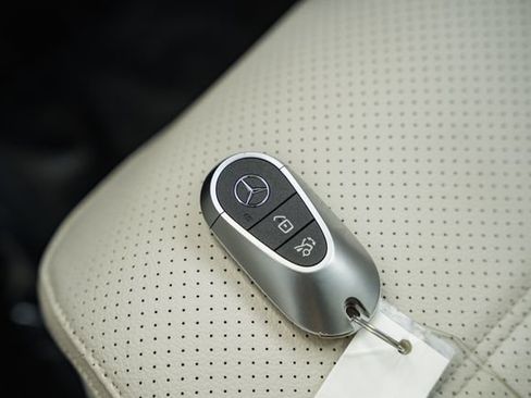 Used 2024 Mercedes-Benz GLC 300 4MATIC image 44