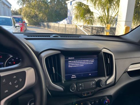 Used 2024 GMC Terrain SLT image 17