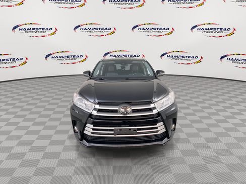 Used 2019 Toyota Highlander XLE AWD/4WD image 3
