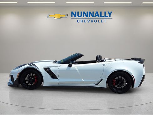 Used 2017 Chevrolet Corvette Z06 RWD image 2