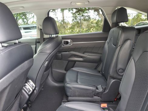 Used 2022 Kia Sorento SX w/ Panoramic Sunroof Package image 11