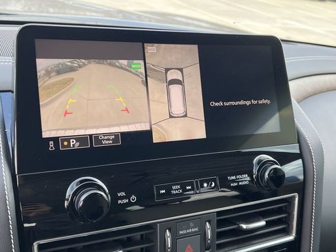 Used 2023 INFINITI QX80 Premium Select w/ All-Season Package image 16