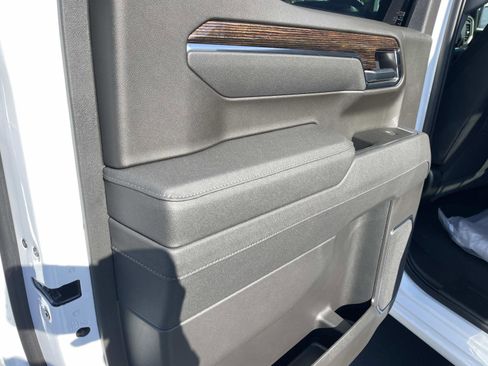 New 2026 GMC Sierra 1500 SLE w/ Preferred Package image 24