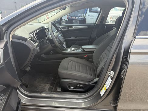 Used 2020 Ford Fusion SE FWD image 12