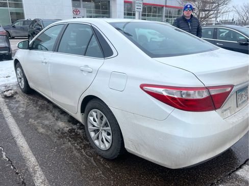 Used 2015 Toyota Camry LE image 4